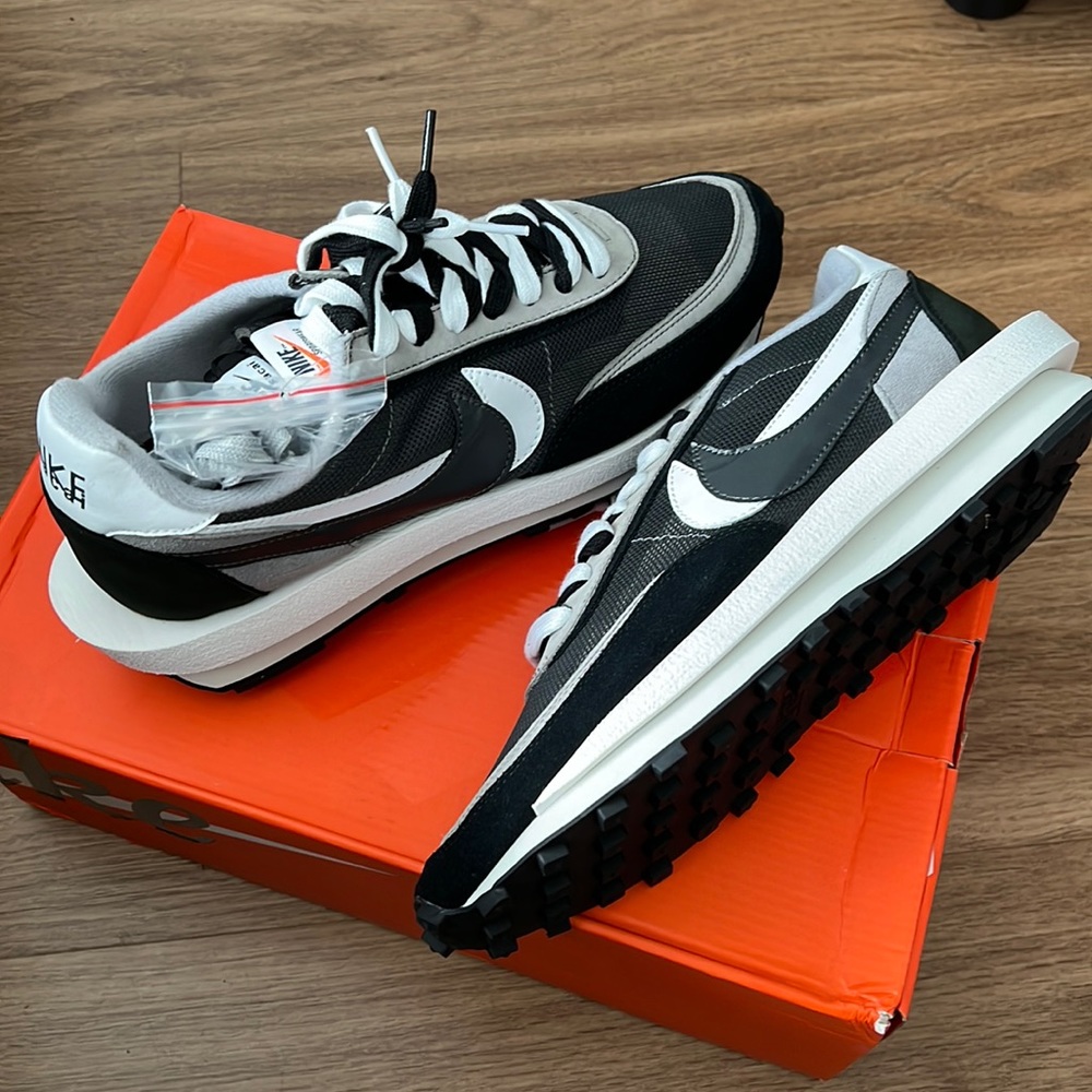 NIKE LD WAFFLE/ SACAI BRAND NEW SIZE 10.5